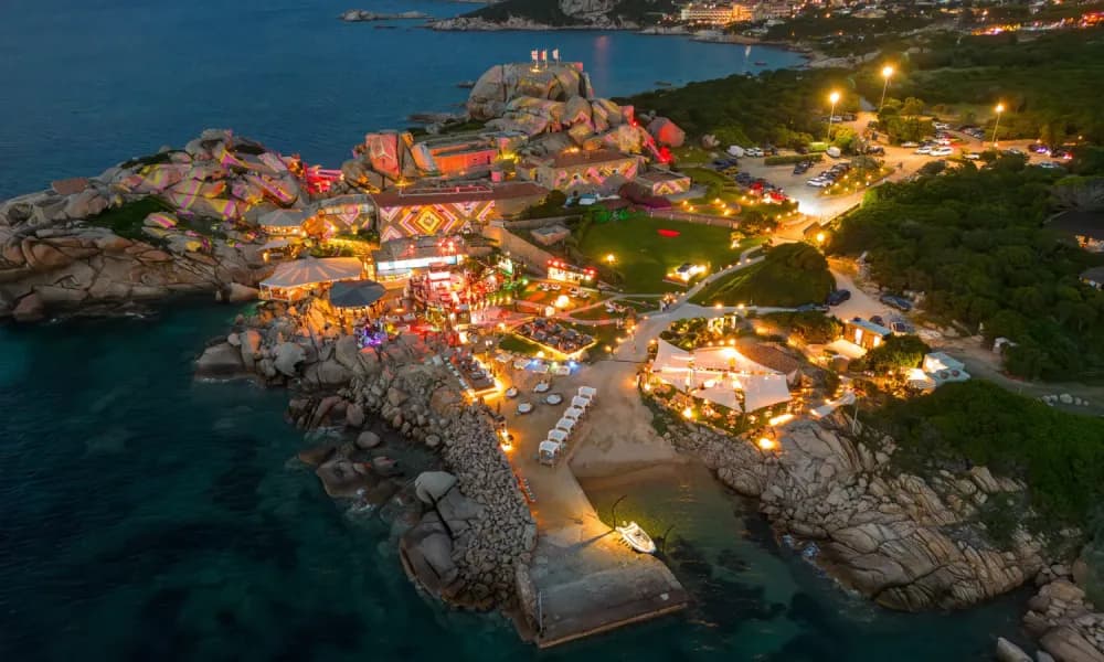 Phi Beach & aperitivi al tramonto