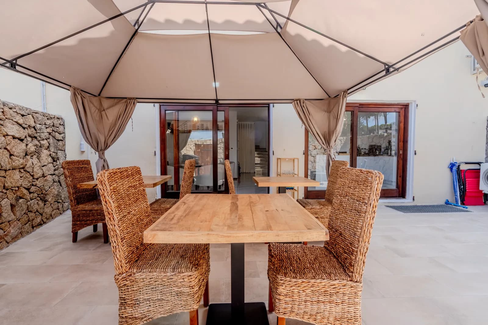 Zona relax con gazebo