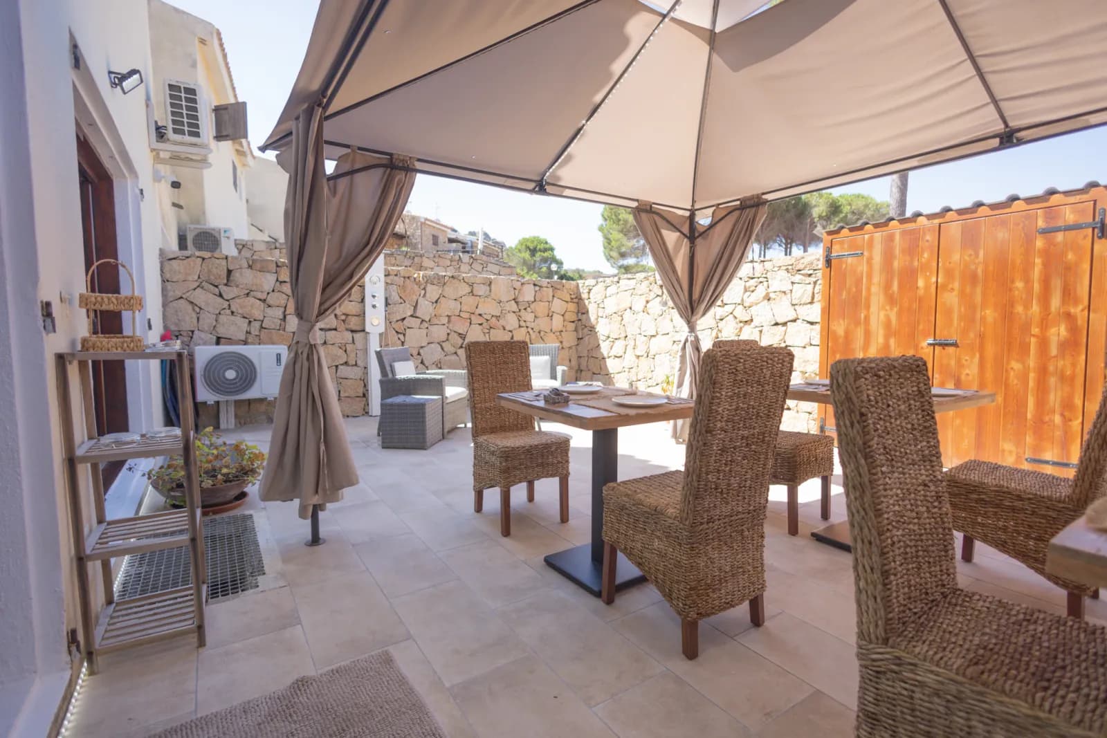 Il gazebo all'ombra